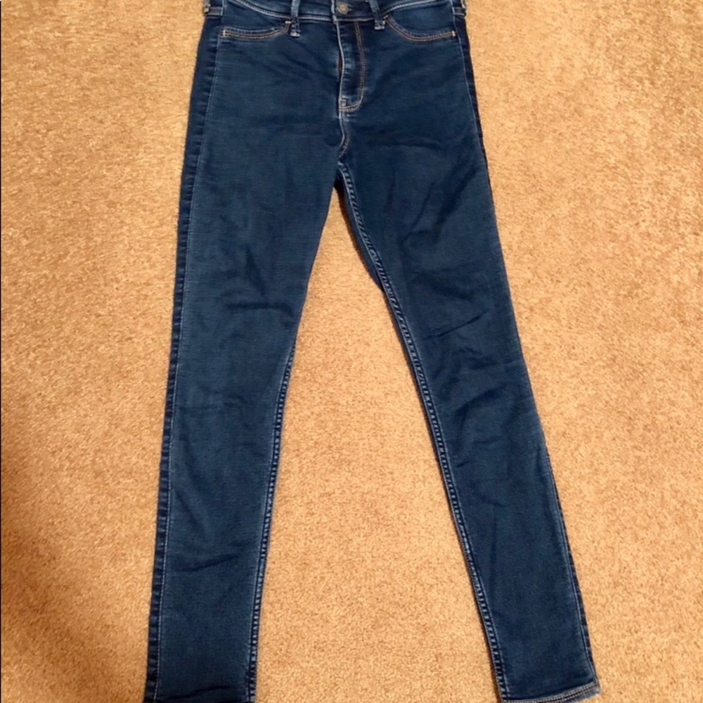 High-waisted jegging style jeans.